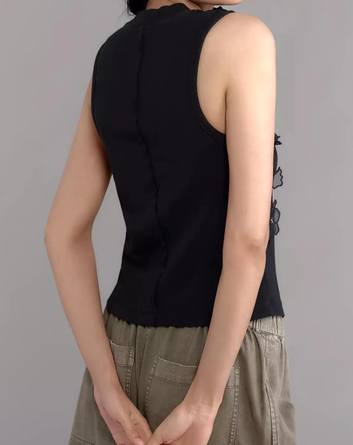 3-D Floral Applique Sleeveless Tops for Women Summer Ribbed Knit Slim Fitted Crop Tank Tops Shirts