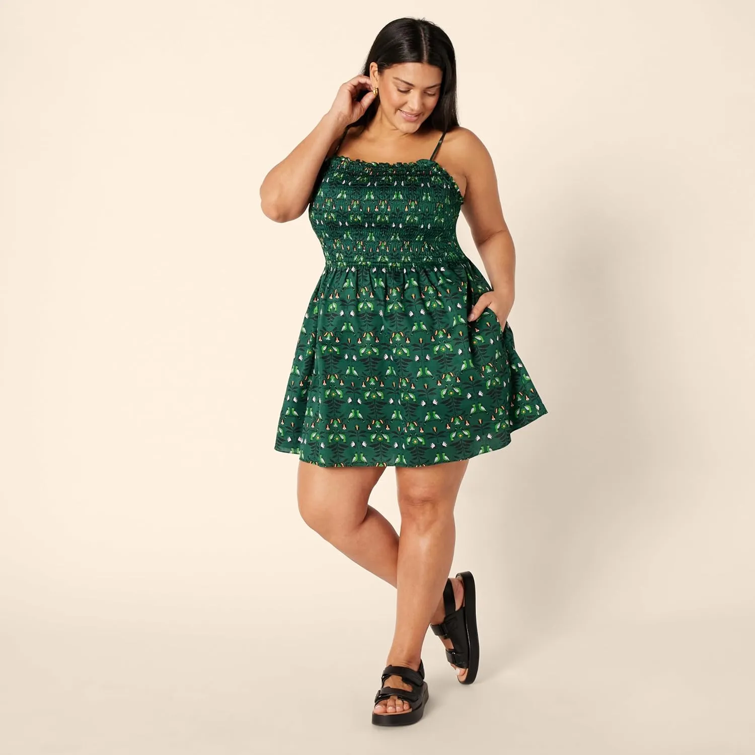 Amazon Essentials Women's Regular-Fit Cotton Sateen Smocked Bodice Short Dress