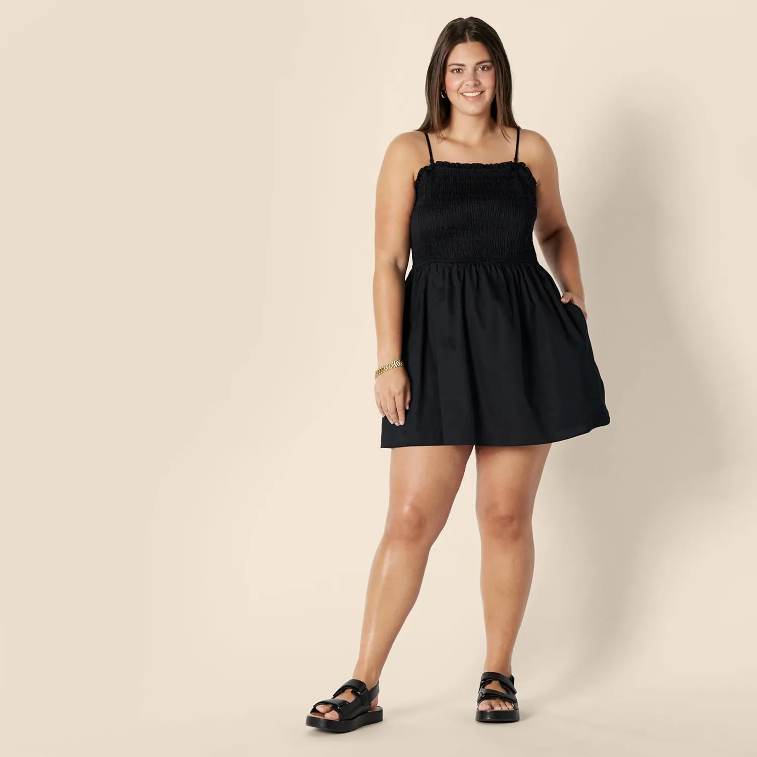 Amazon Essentials Women's Regular-Fit Cotton Sateen Smocked Bodice Short Dress