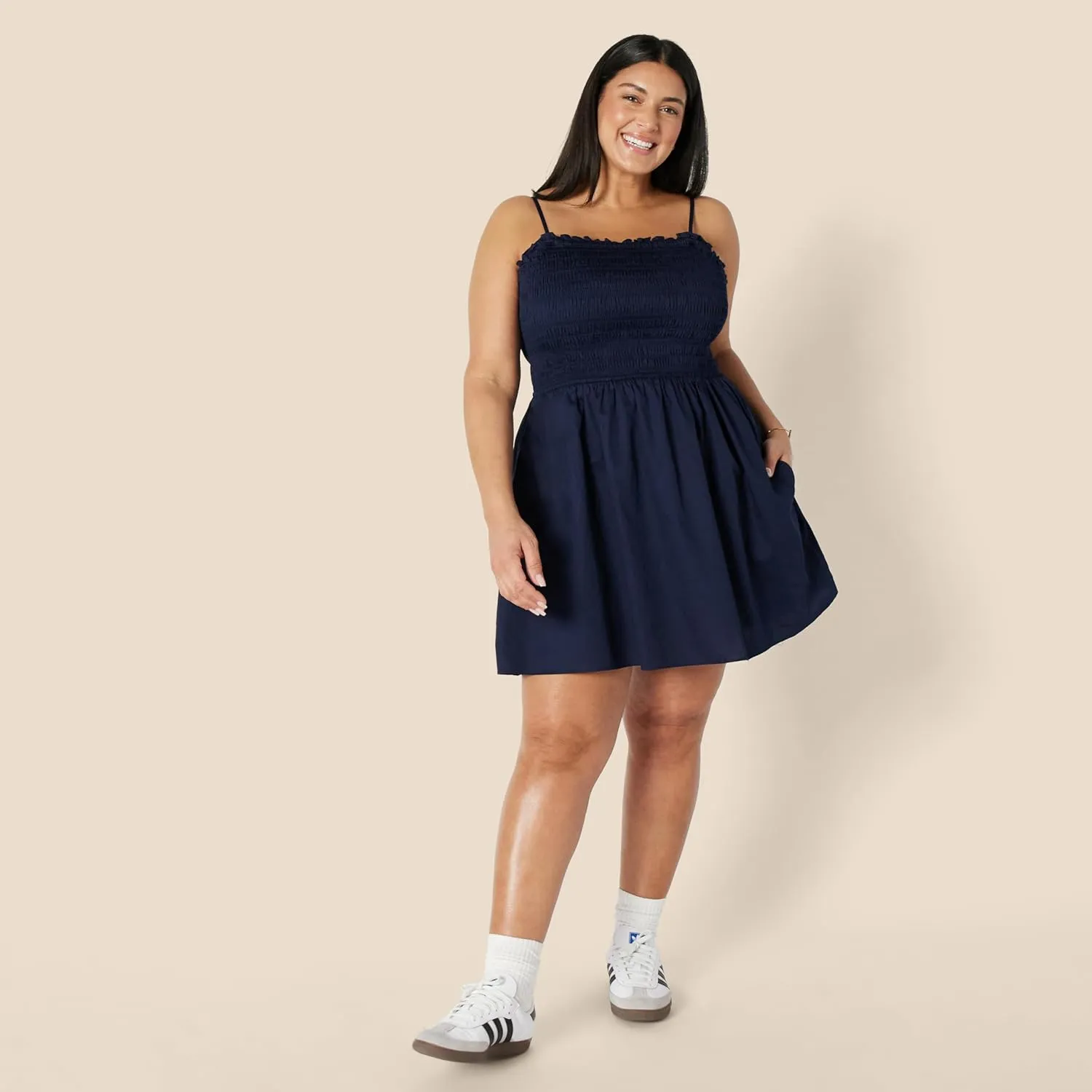 Amazon Essentials Women's Regular-Fit Cotton Sateen Smocked Bodice Short Dress