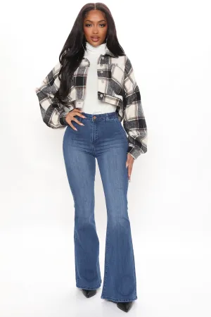 Aspen Curvy Stretch Flare Jeans - Medium Blue Wash