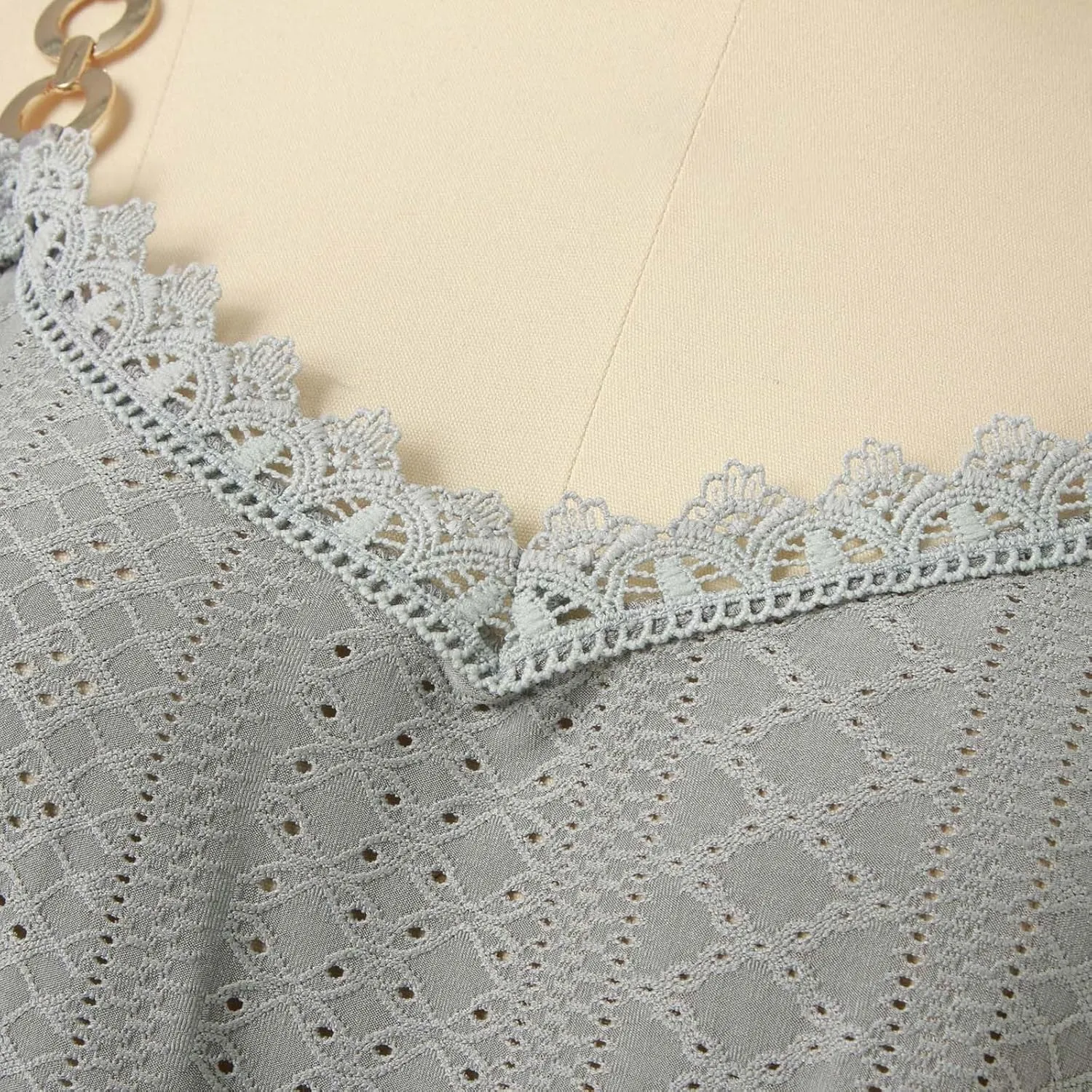 Sexy Lace Trim Tank Tops for Women Summer Chain Spaghetti Strap V Neck Shirts Fashion Hollow Out Sleeveless Camisole